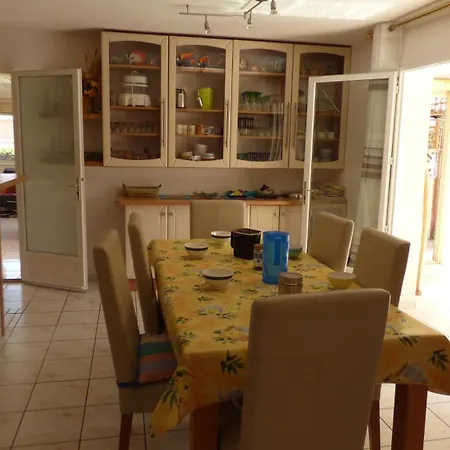 T5, Climatisée, Solarium Et Garage *