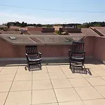 Apartment T5, Climatisee, Solarium Et Garage *